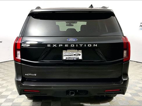 Used 2025 Ford Expedition Active AWD/4WD image 4