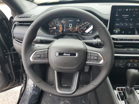 New 2026 Jeep Compass Latitude image 14