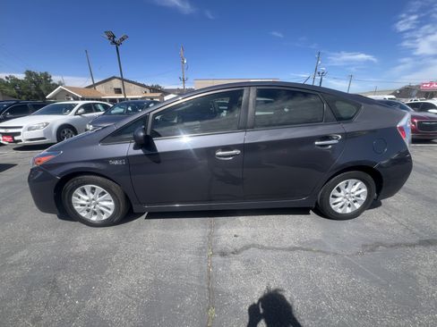 Used 2015 Toyota Prius Prime Plug-In Hybrid FWD image 5