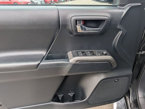 Used 2018 Toyota Tacoma Limited image 14