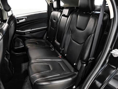 Used 2019 Ford Edge Titanium image 17