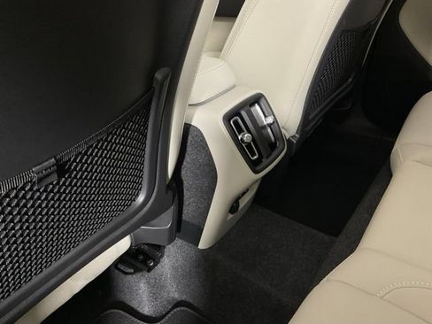 Certified 2025 Volvo XC40 B5 Ultra AWD/4WD image 18