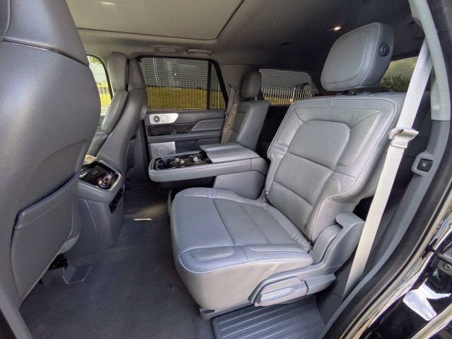 Used 2018 Lincoln Navigator Reserve w/ Technology Package AWD/4WD image 14