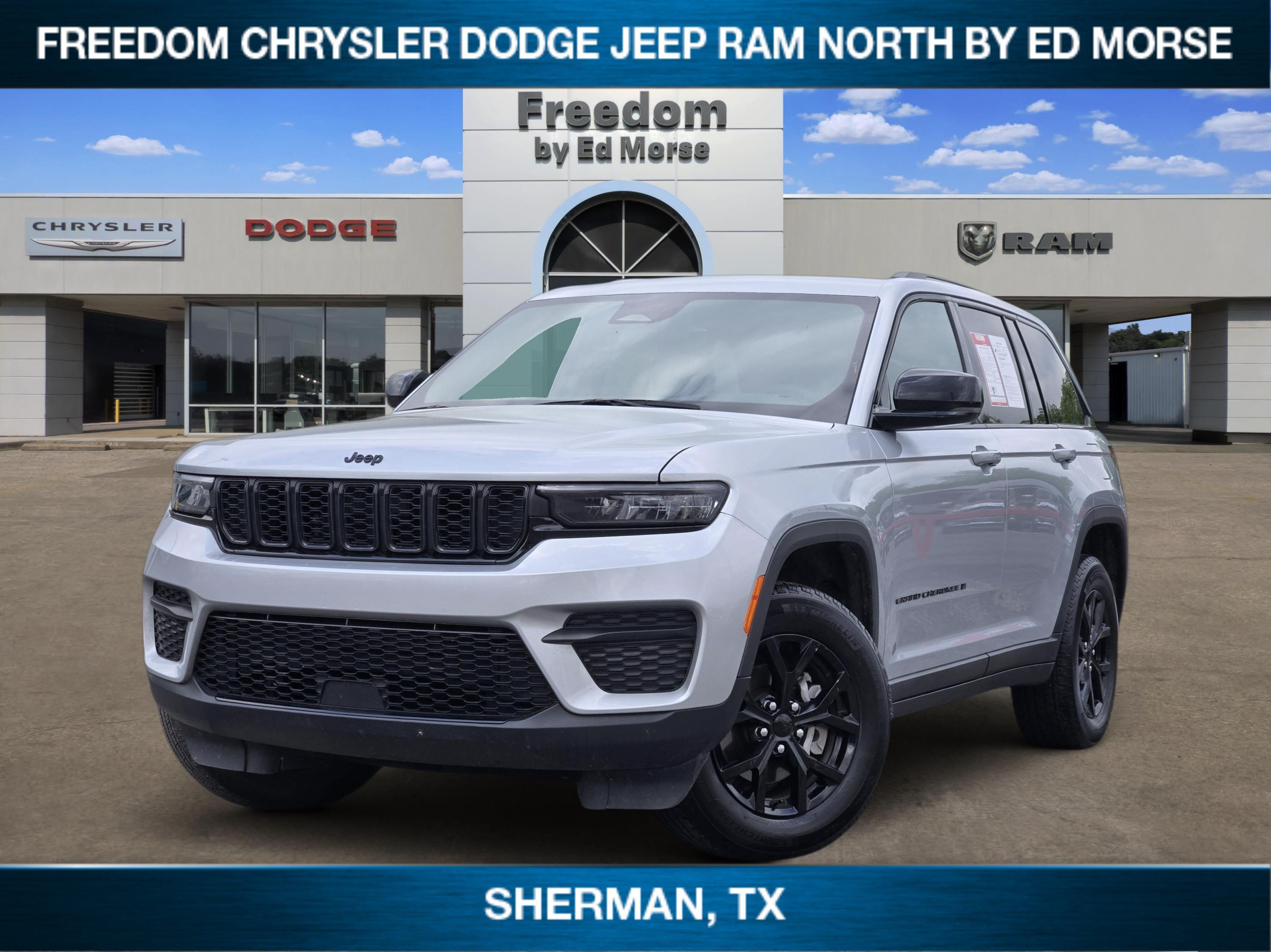 Used 2025 Jeep Grand Cherokee Altitude AWD/4WD image 1