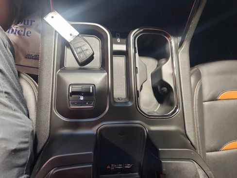 Used 2024 GMC Sierra 2500 AT4 w/ AT4 Premium Plus Package image 17