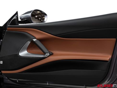 Used 2022 Ferrari 812 GTS image 28