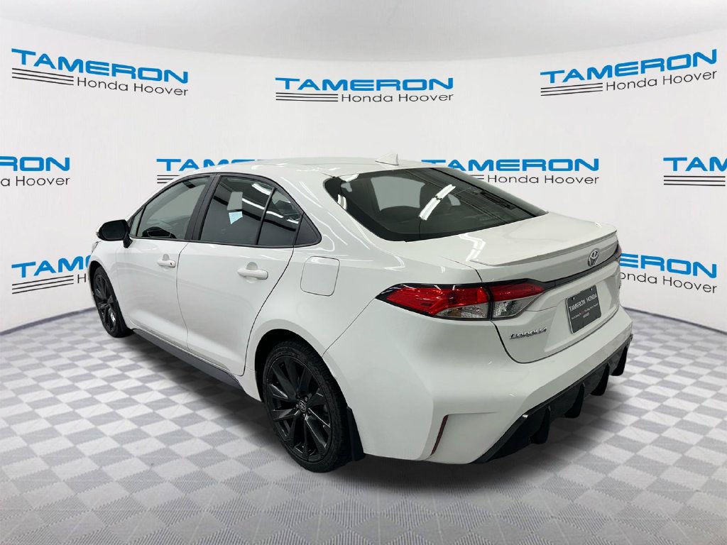 Used 2023 Toyota Corolla SE FWD image 3