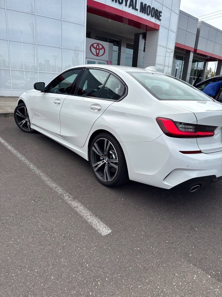 Used 2020 BMW 330i Sedan w/ M Sport Package RWD image 9