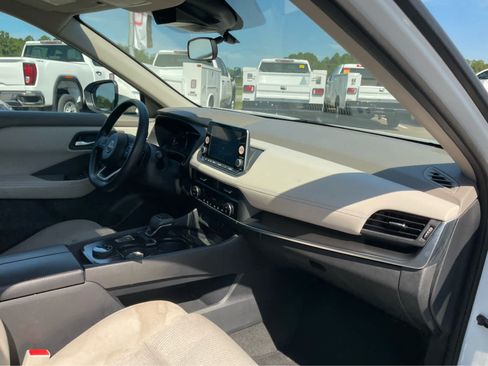 Used 2024 Nissan Rogue SV AWD/4WD image 27