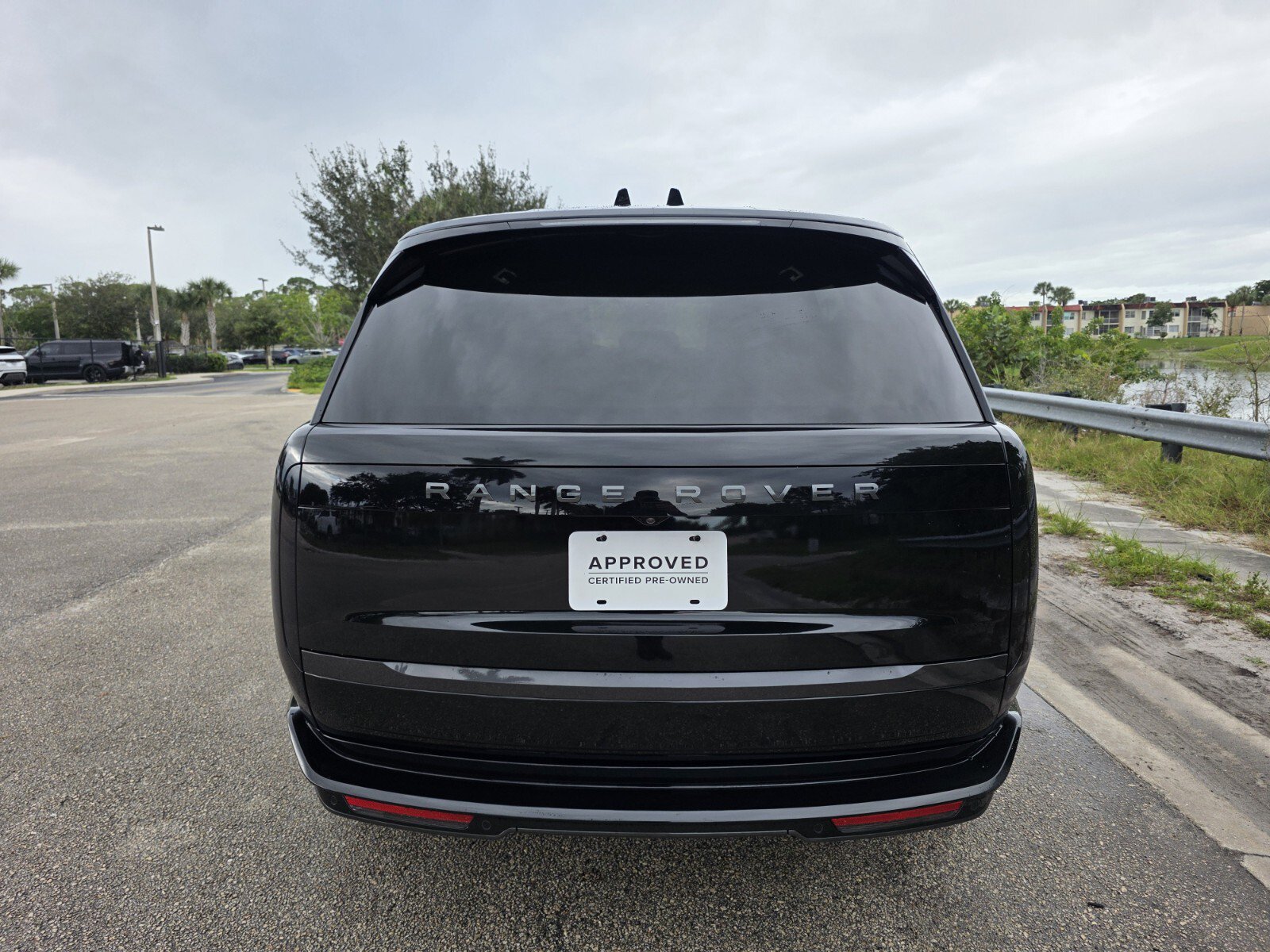 Used 2025 Land Rover Range Rover Long Wheelbase SE AWD/4WD image 6