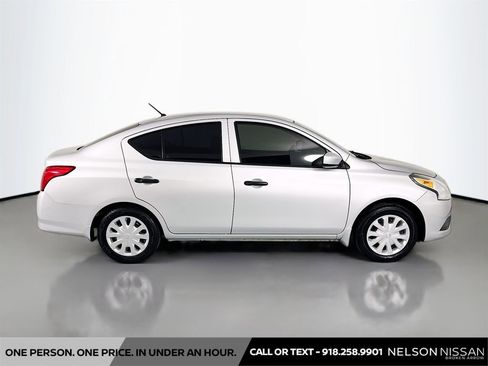 Used 2016 Nissan Versa S FWD image 4