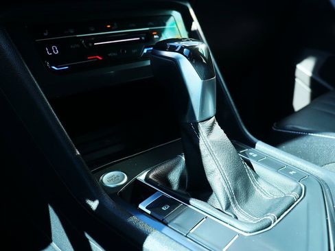 Used 2022 Volkswagen Tiguan SE R-Line image 53