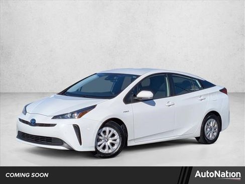Used 2022 Toyota Prius LE image 1