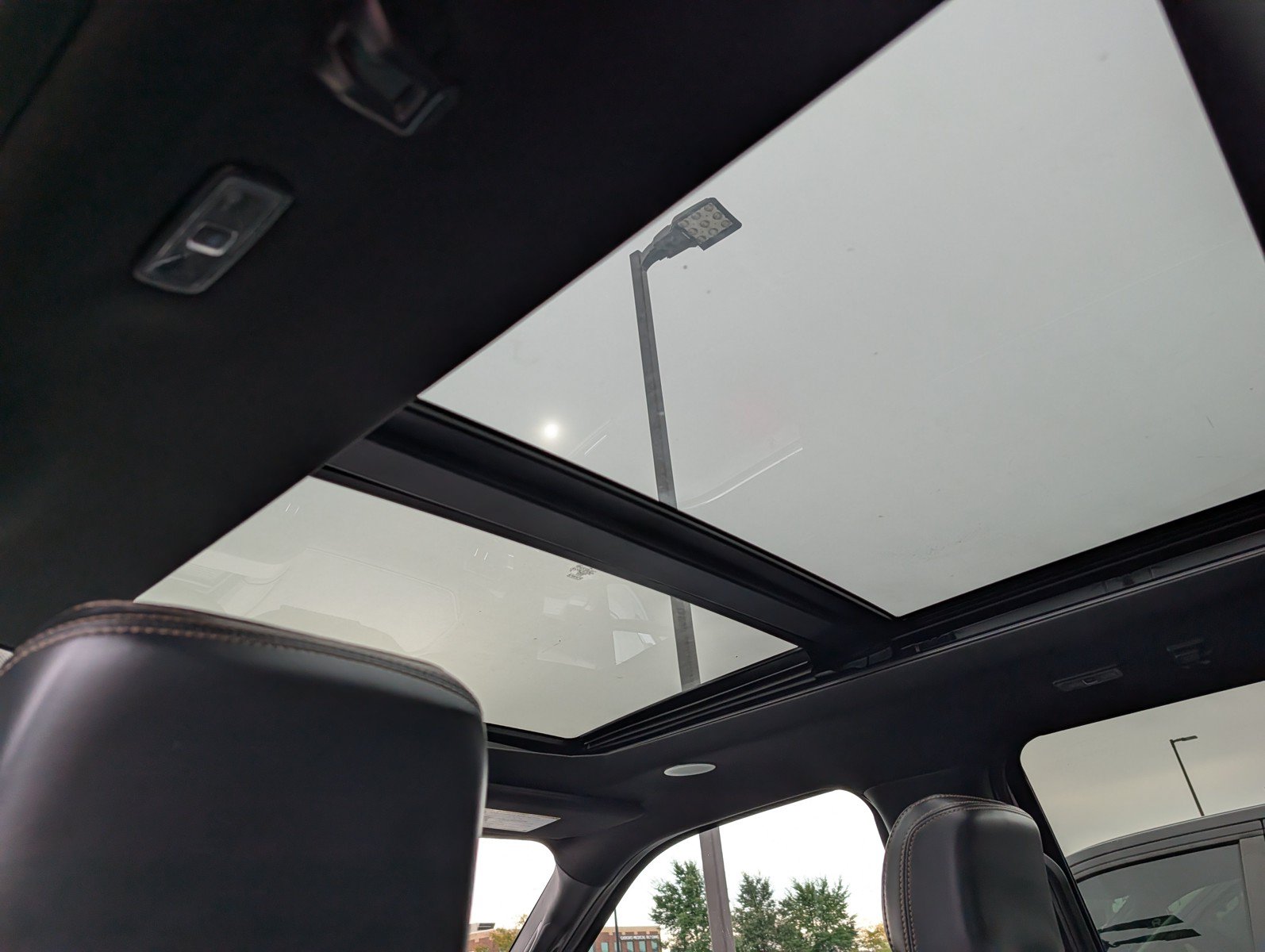 Used 2023 Ford F450 Platinum w/ FX4 Off-Road Package AWD/4WD image 17