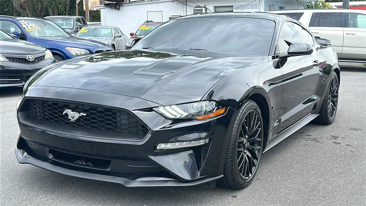 Used 2018 Ford Mustang Coupe RWD image 3