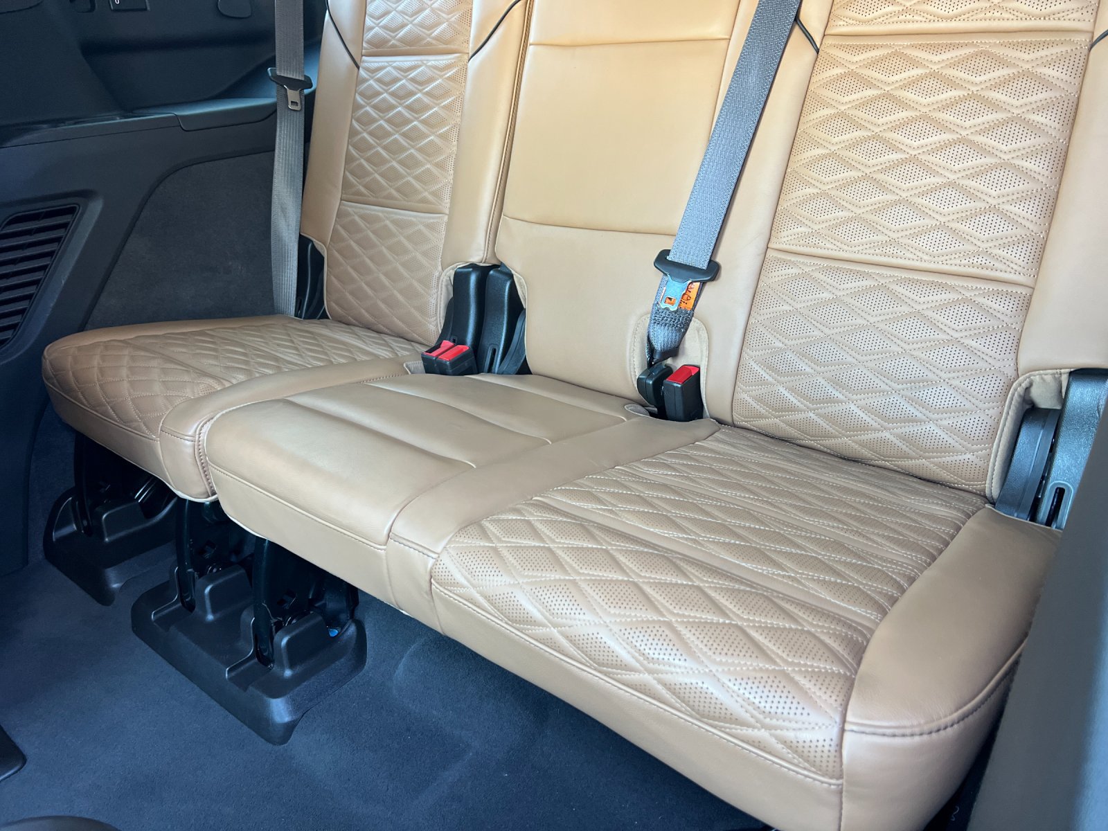 Certified 2022 Cadillac Escalade Premium Luxury AWD/4WD image 15