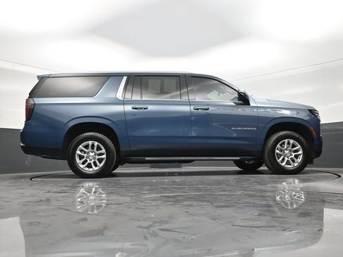 Used 2025 Chevrolet Suburban LS RWD image 27