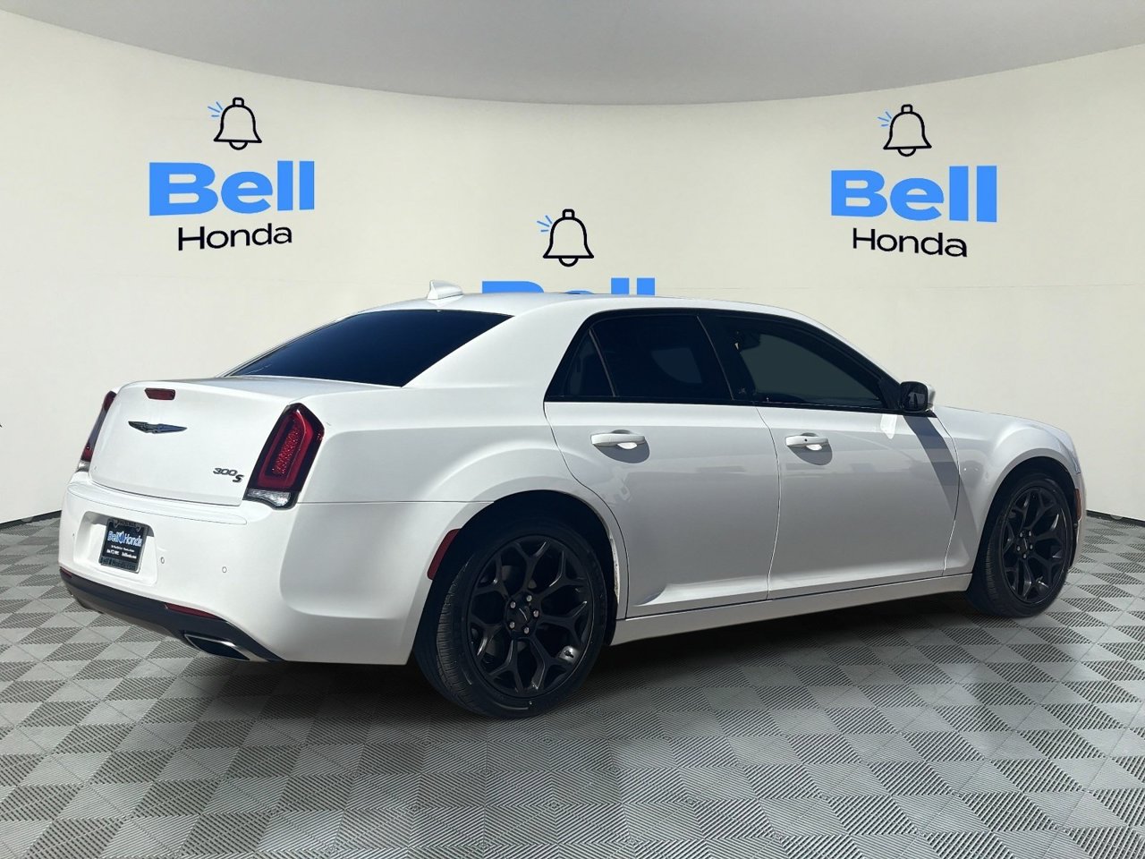 Used 2019 Chrysler 300 S w/ 300S Premium Group RWD image 4