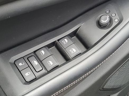 Used 2023 Jeep Grand Cherokee Laredo w/ Luxury Tech Group I AWD/4WD image 22
