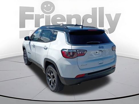 Used 2026 Jeep Compass Limited AWD/4WD image 8