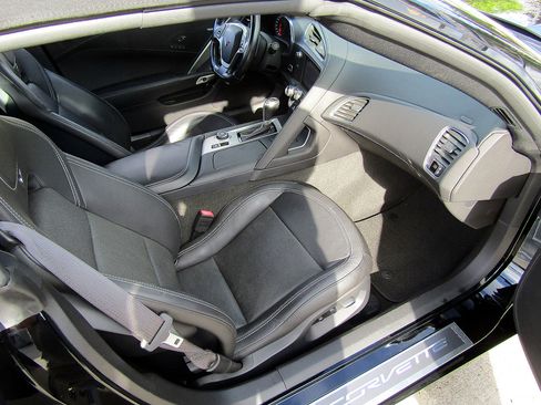 Used 2017 Chevrolet Corvette Stingray Convertible w/ 2LT Preferred Equipment Group RWD image 13