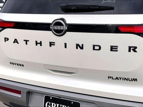 Used 2023 Nissan Pathfinder Platinum image 43