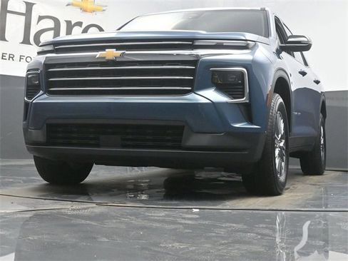 Used 2025 Chevrolet Traverse LT image 57