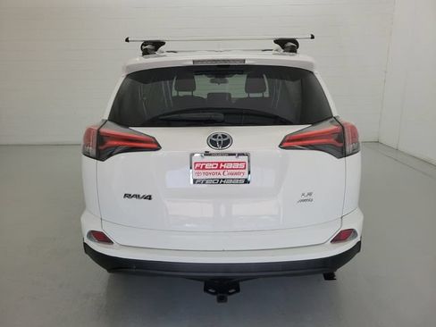 Used 2018 Toyota RAV4 LE AWD/4WD image 6