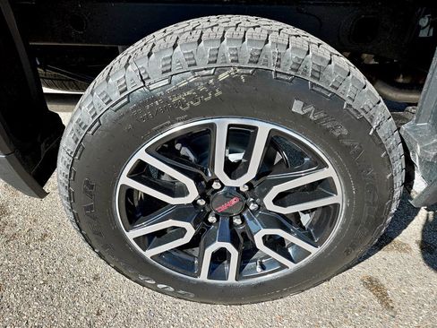 New 2026 GMC Sierra 1500 AT4 w/ AT4 Premium Package image 37