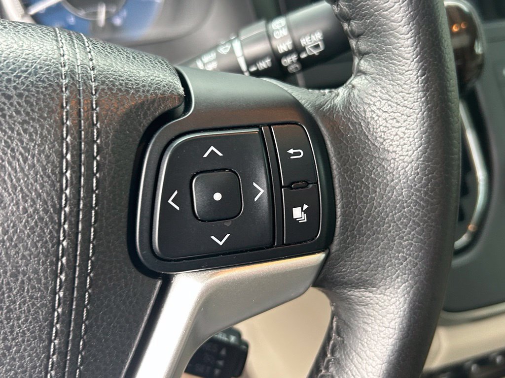 Used 2016 Toyota Sienna XLE FWD image 24