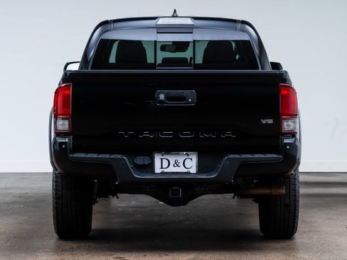 Used 2019 Toyota Tacoma TRD Off-Road w/ Technology Package AWD/4WD image 6