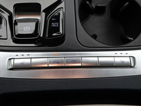 Used 2025 Kia Carnival EX FWD image 27