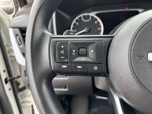 Used 2023 Nissan Rogue S FWD image 29