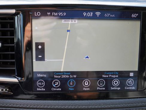 Used 2020 Chrysler Pacifica Limited w/ Tire & Wheel Group FWD image 7