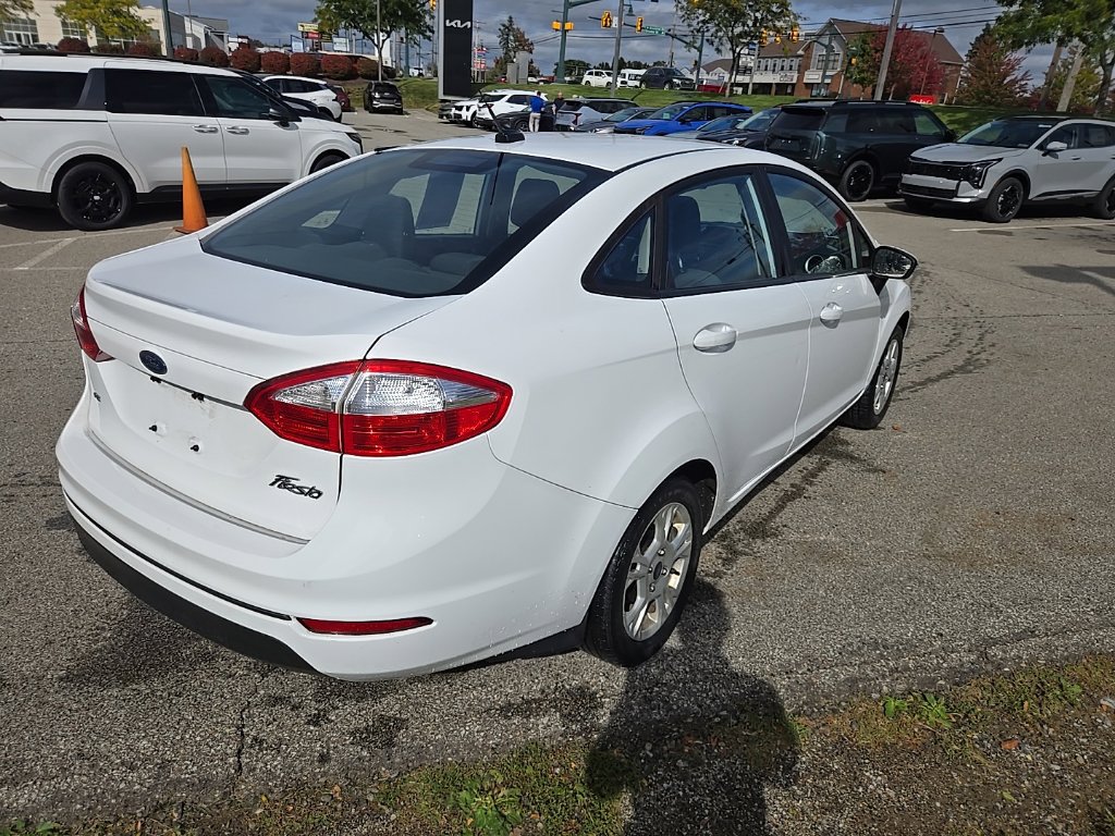 Used 2016 Ford Fiesta SE FWD image 3