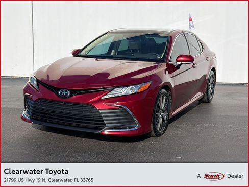 Used 2022 Toyota Camry XLE w/ Navigation Package FWD image 1