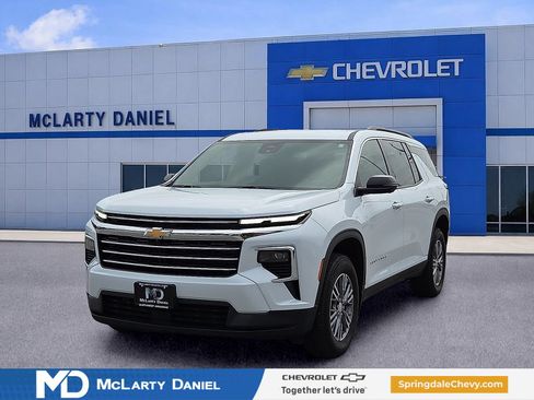 Used 2026 Chevrolet Traverse LT w/ Driver Confidence Package AWD/4WD image 2