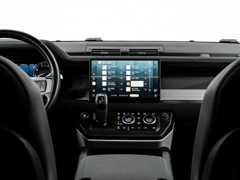 Used 2023 Land Rover Defender 130 X-Dynamic SE image 25