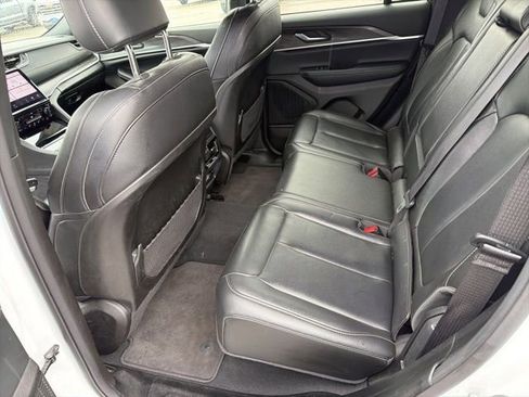Used 2024 Jeep Grand Cherokee Limited AWD/4WD image 18