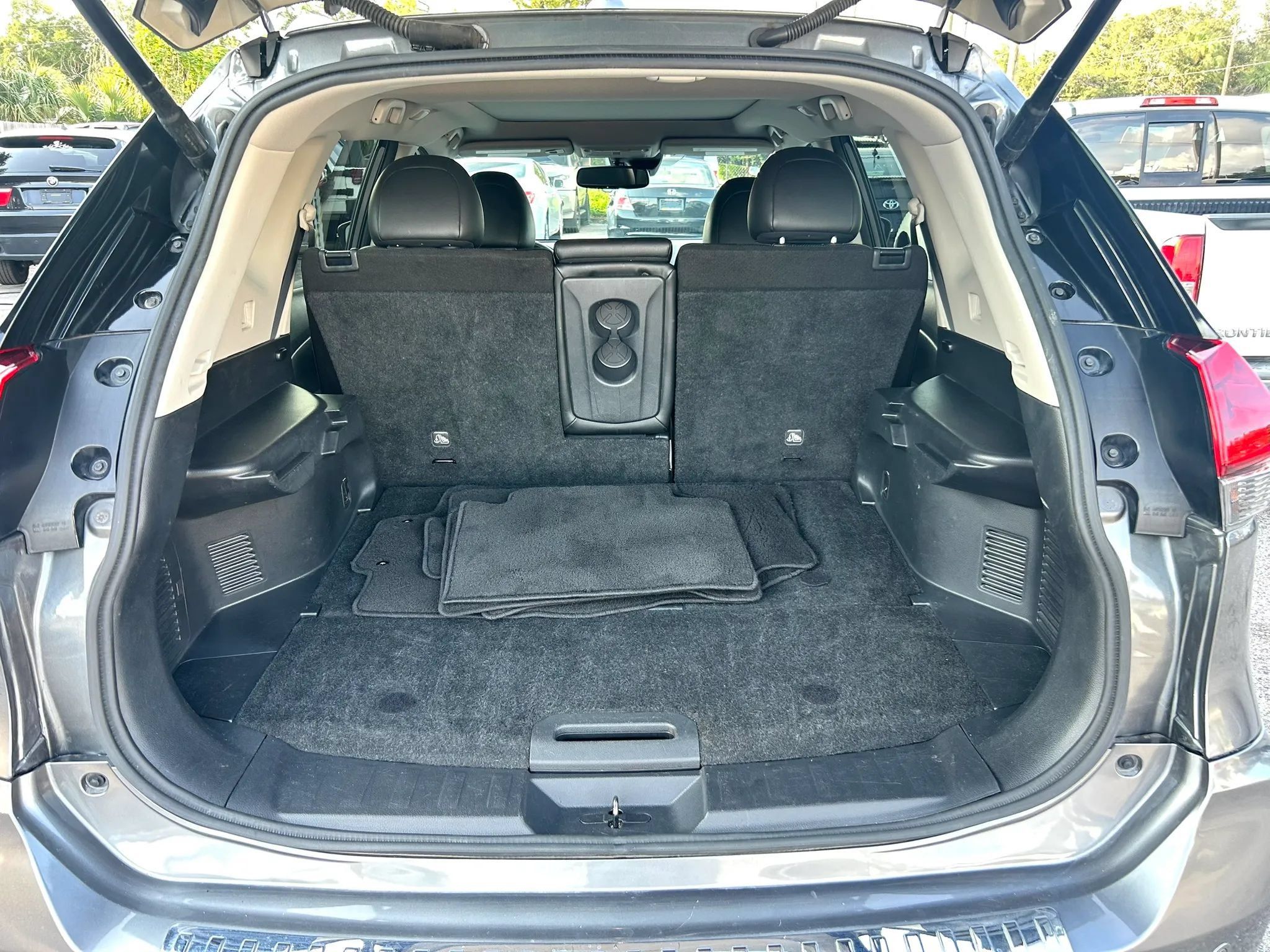 Used 2020 Nissan Rogue SL w/ Premium Package FWD image 19