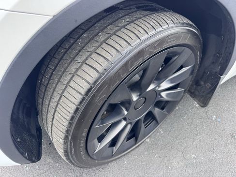 Used 2021 Tesla Model Y Long Range image 11