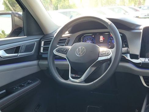 Certified 2025 Volkswagen Atlas Peak Edition SE image 3