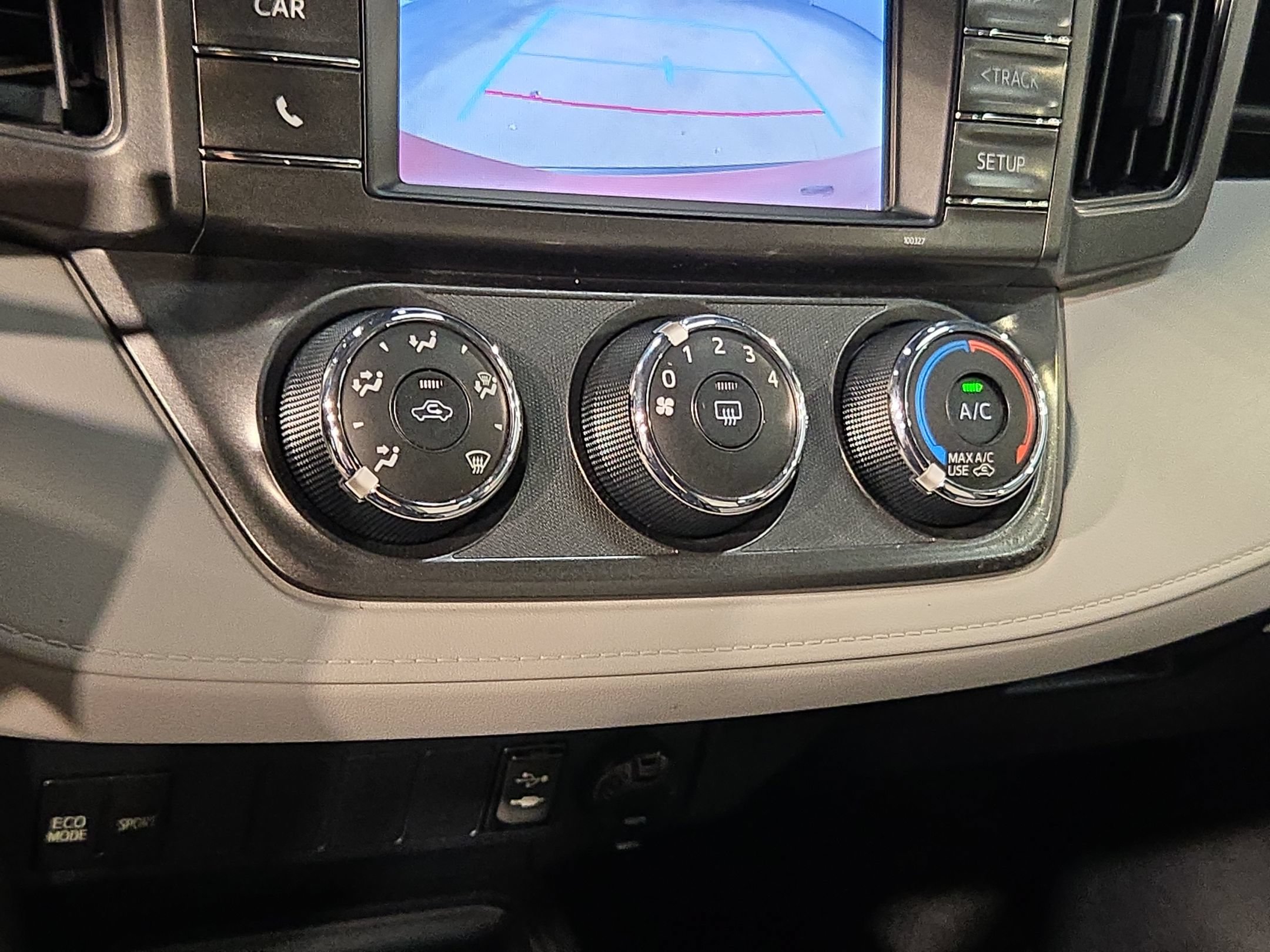 Used 2015 Toyota RAV4 LE FWD image 30