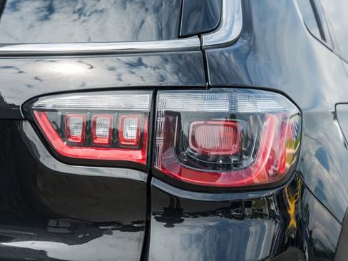 Used 2025 Jeep Compass Limited AWD/4WD image 8