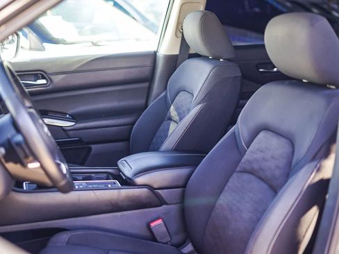 Used 2022 Nissan Pathfinder SV image 13