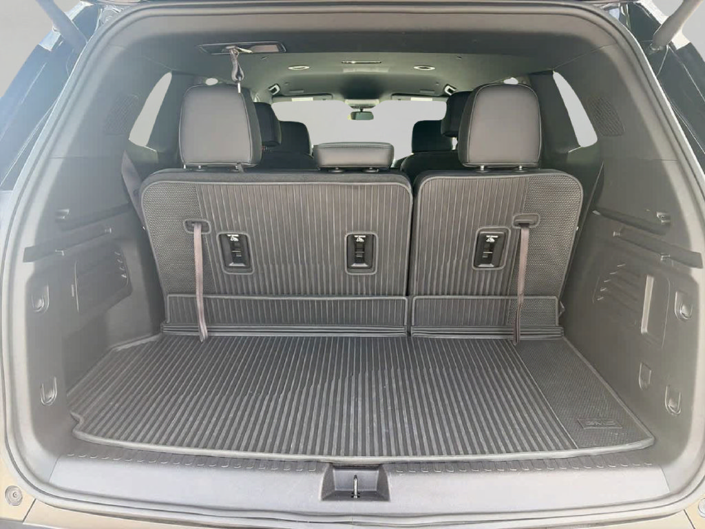 Used 2025 GMC Acadia AT4 w/ LPO, Floor Liner Package AWD/4WD image 7