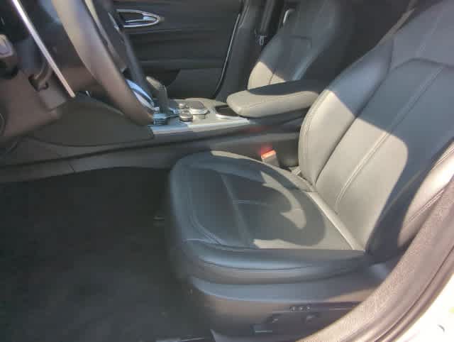 Used 2025 Alfa Romeo Giulia AWD image 16