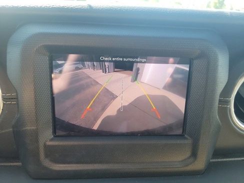 Used 2018 Jeep Wrangler Unlimited Sahara image 32