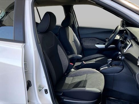 Certified 2020 Nissan Kicks SV FWD image 9