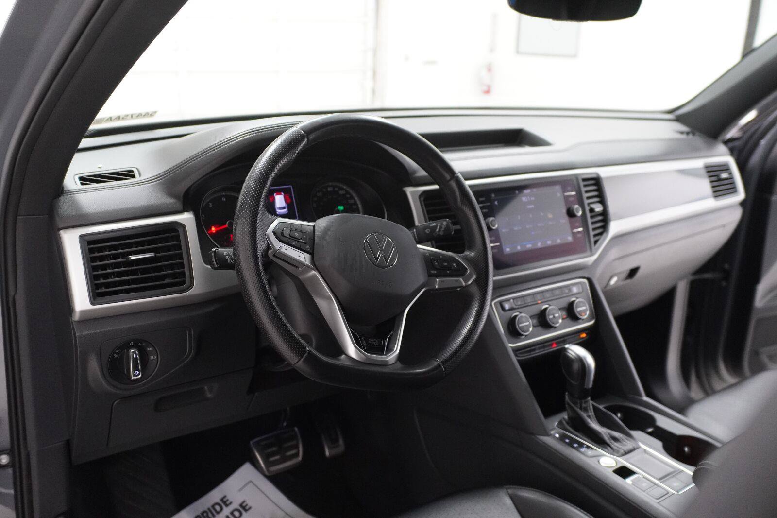 Used 2021 Volkswagen Atlas Cross Sport SE w/ Panoramic Sunroof Package FWD image 5